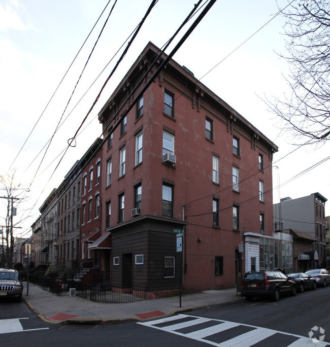 Building Photo - 536 Bloomfield St