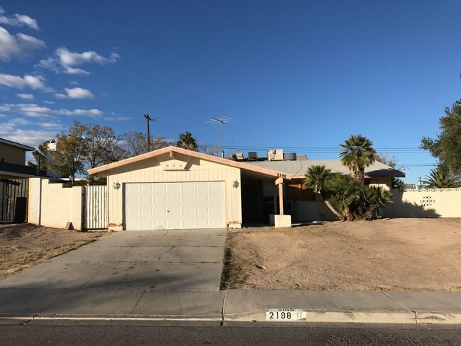 Foto del edificio - Single Story Home on Large Lot Available for Rent