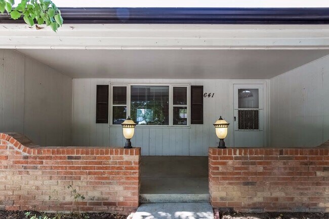 Building Photo - 641 Joplin St