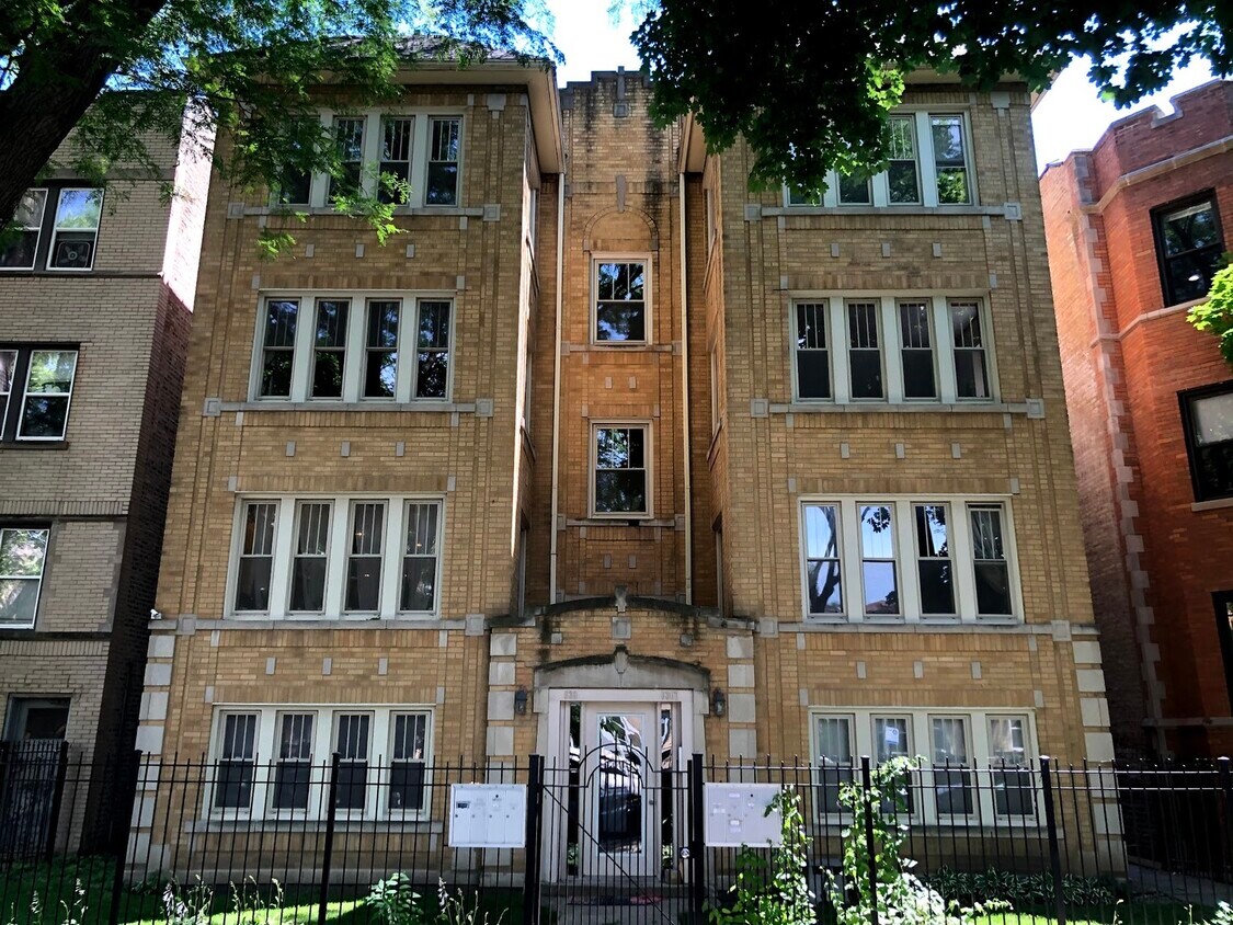 Primary Photo - 6309 N Francisco Ave
