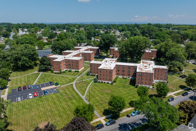 Aerial Photo - Tremont Apartments