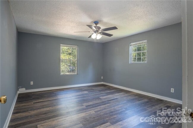 Building Photo - 4335 Saluda Rd