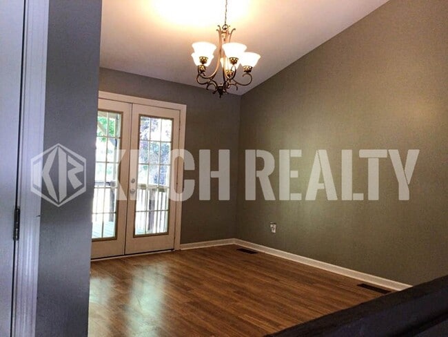 Building Photo - 716 Brookview Dr