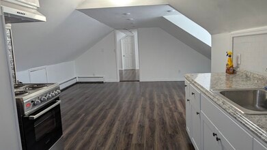 Building Photo - 18 Ramapo Valley Rd