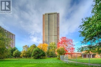 Building Photo - 10-2610 Tangreen Ct