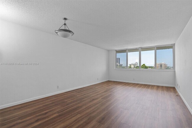 Building Photo - 9001 SW 77th Ave