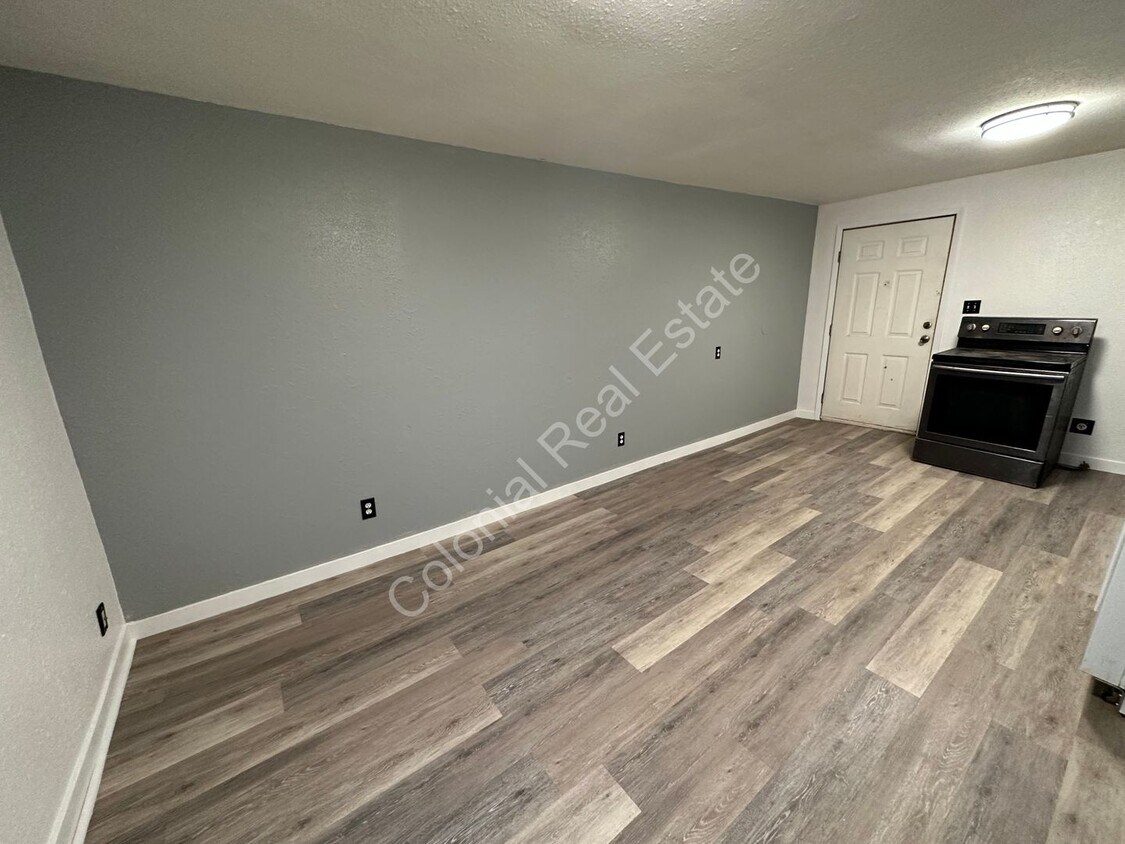 Building Photo - 309 Thornton