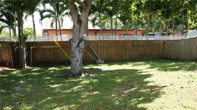 Building Photo - 2009 SW 98th Ter