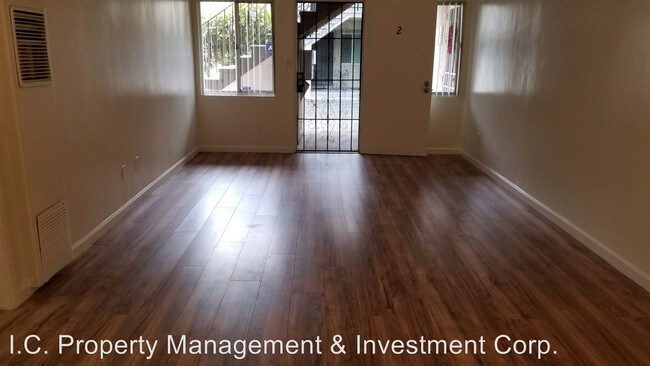 Foto del edificio - 6634 Woodman Ave