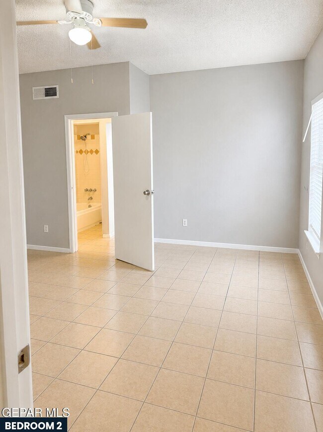 Foto del edificio - 1305 E San Antonio Ave