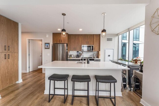 Foto del edificio - 25 Christopher Columbus Dr