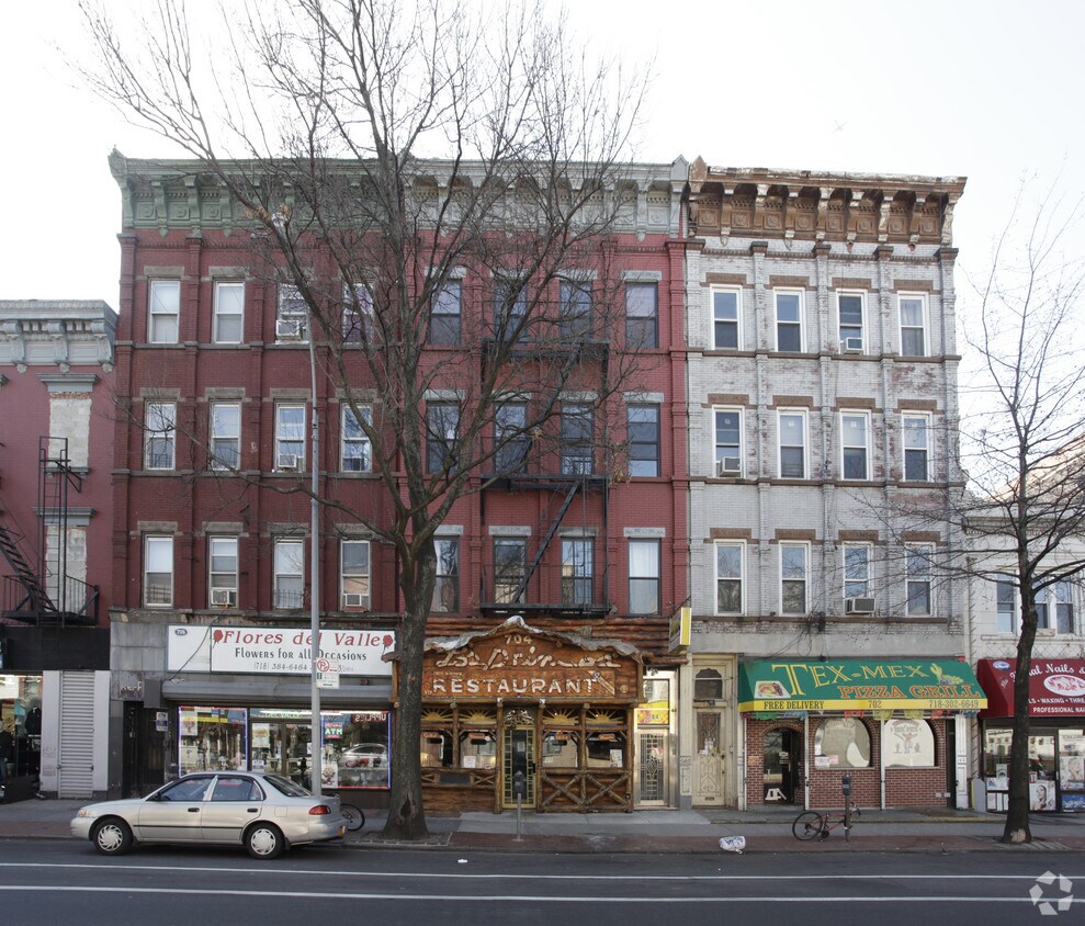 Building Photo - 704 Grand St