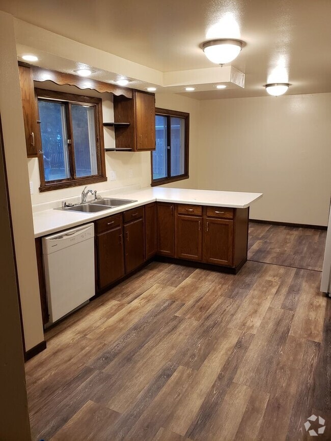 Building Photo - 1325 Green Acres Ln