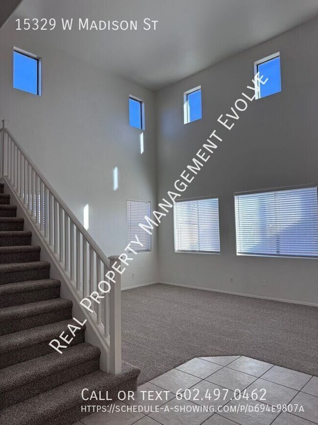 Foto del edificio - 15329 W Madison St