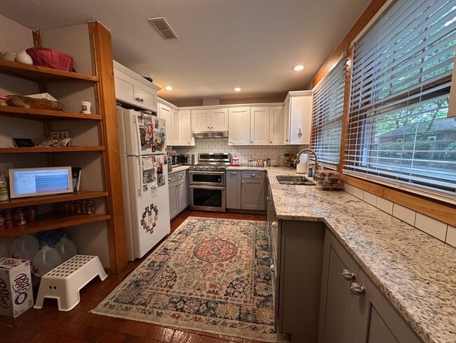 Building Photo - Cute 3/2.5 Townhome Near Downtown Durham