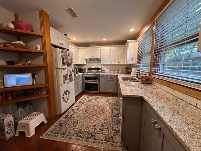 Foto del edificio - Cute 3/2.5 Townhome Near Downtown Durham