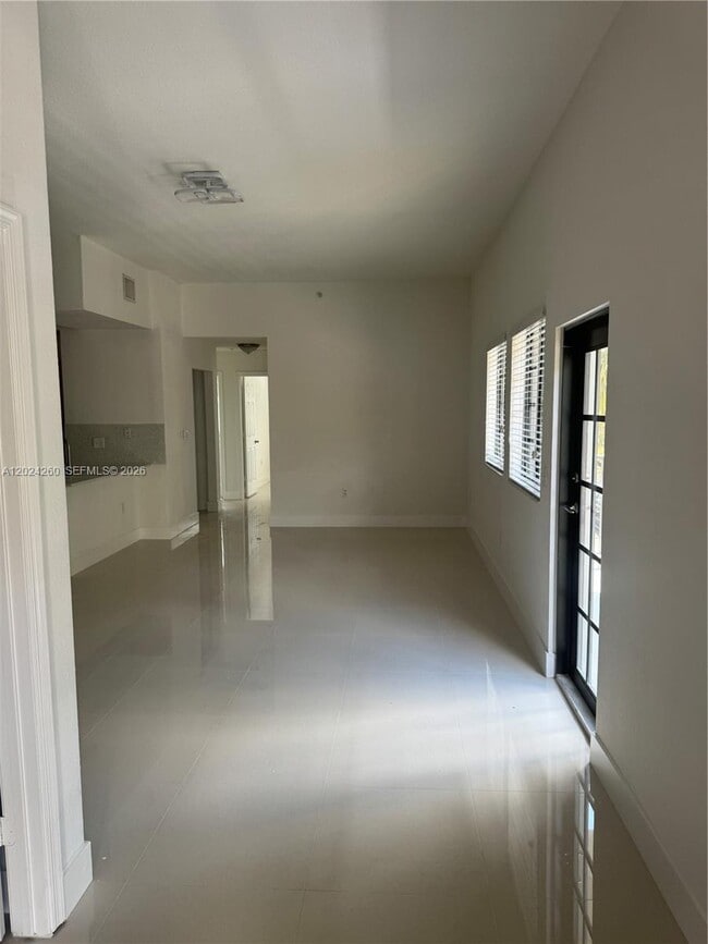 Building Photo - 2851 Riverside Dr