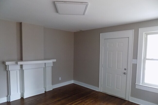 Building Photo - Coming Soon - 2 Bedroom Duplex in Belmont ...
