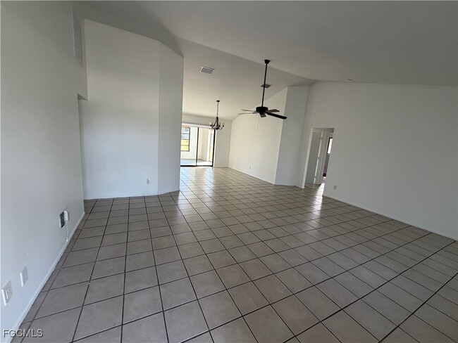 Foto del edificio - 3313 SE 4th Ave