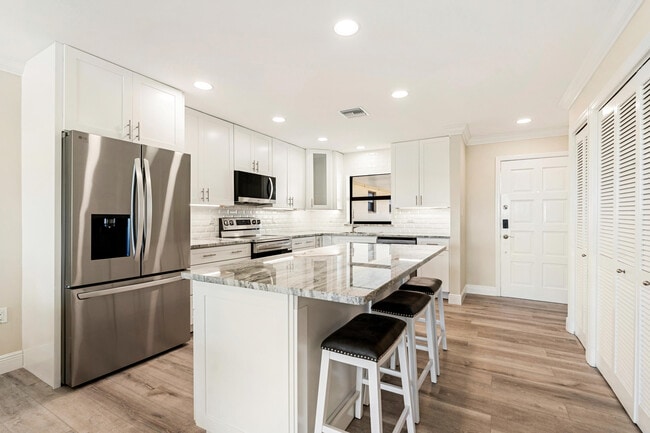 Building Photo - 5300 Jimmy Buffett Mem Hwy