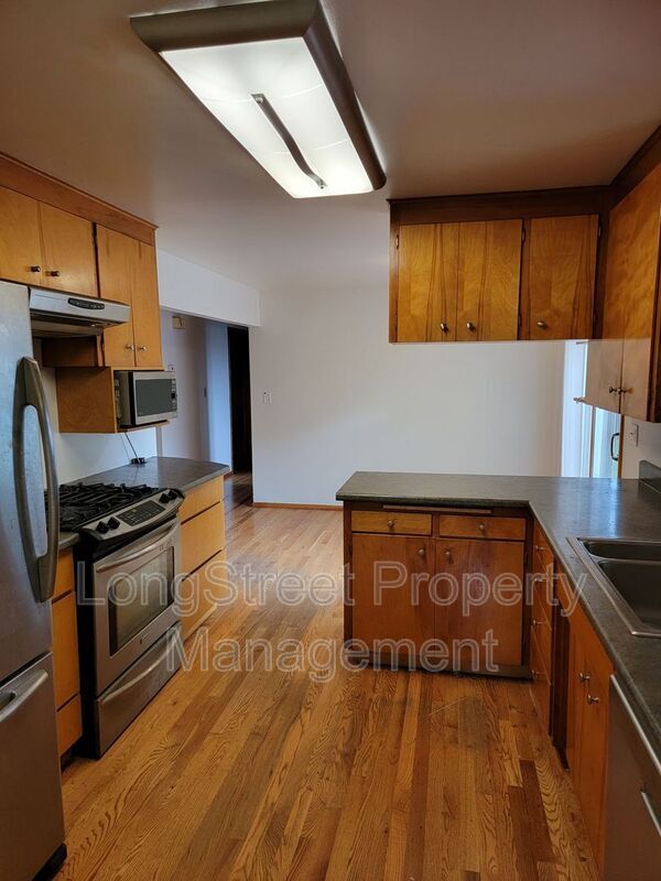 Foto del edificio - 1827 NW Menlo Dr