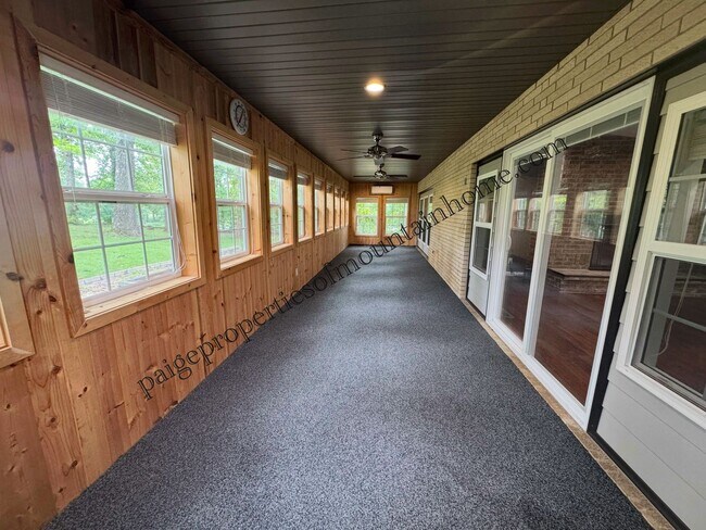 Building Photo - 4 Bed/2 Bath Home in Village Green