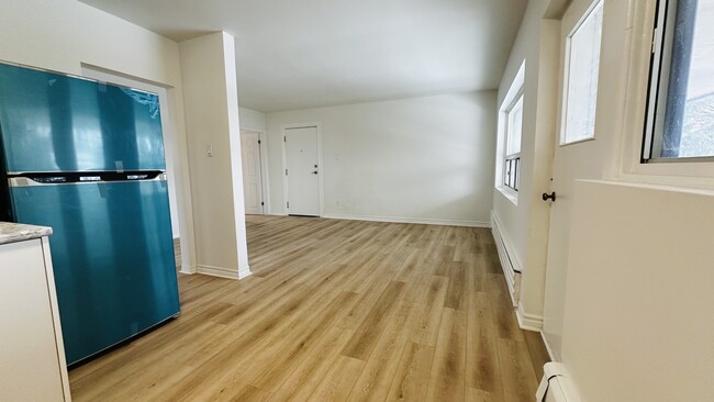Building Photo - 359 Hilton Ave