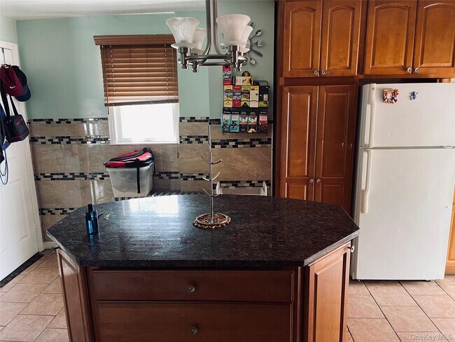 Building Photo - 276 Benson Ave