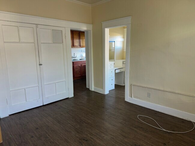 Building Photo - 1425 Alvarado Ter