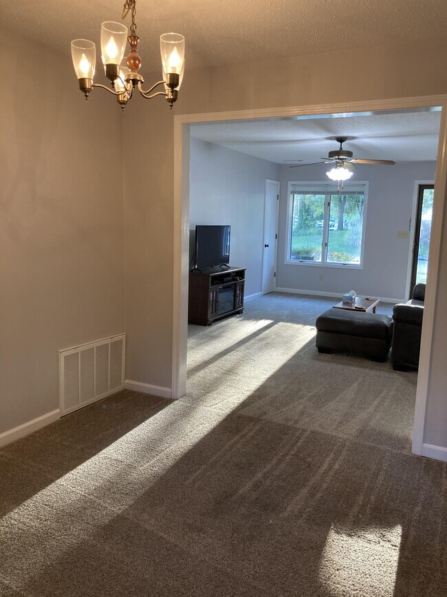 Building Photo - 552 Woodbine Pl