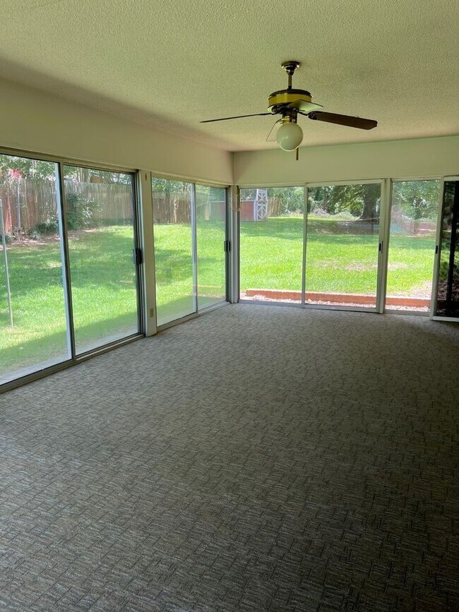 Foto del edificio - 114 Sunset Dr