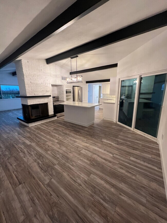 Building Photo - 487 Macedo Rd
