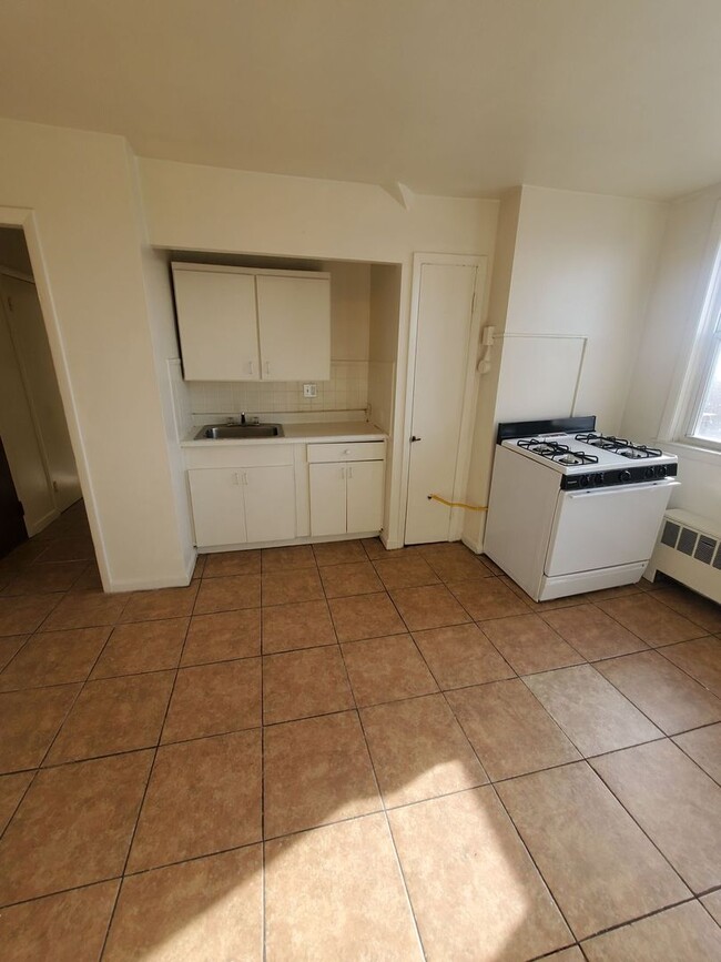 Building Photo - 708-714 N 26th St/2532-2534 W Wisconsin Av...