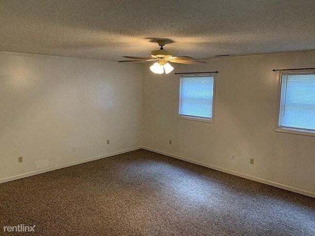 Building Photo - 2 br, 1 bath Apartment - 15 Uphill Road B