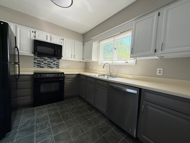 Building Photo - 3426 Londonderry Ct