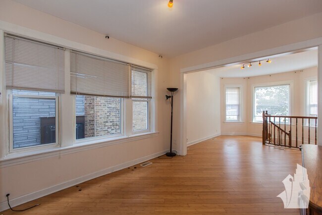 Building Photo - 5454 N Ashland Ave