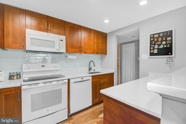 Foto del edificio - 6300 Stevenson Ave