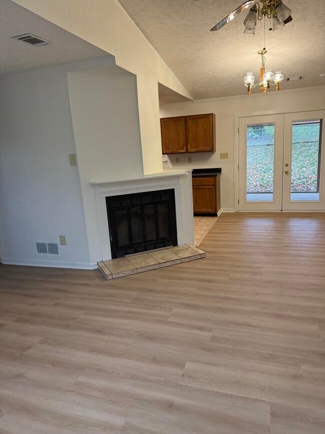 Building Photo - 107 Hillside Dr