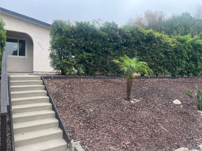 Building Photo - 3bd/2ba Single Story Duplex with New Luxury Vinyl Plank!