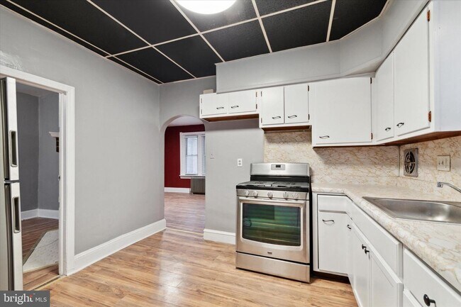 Building Photo - 307 Lincoln Ave