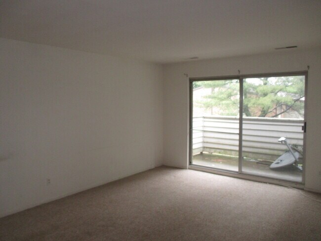 Foto del edificio - Spacious 2 BR/2 BA Condo in Montgomery Vil...