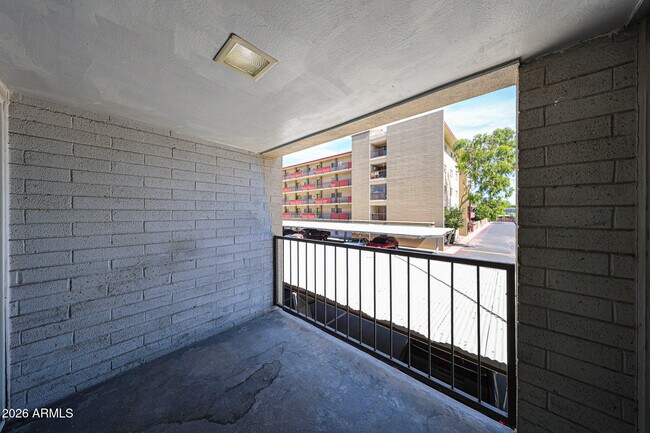 Foto del edificio - 351 E Thomas Rd
