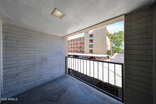 Building Photo - 351 E Thomas Rd