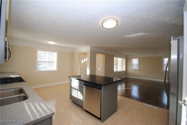 Foto del edificio - 26650 Detroit Rd