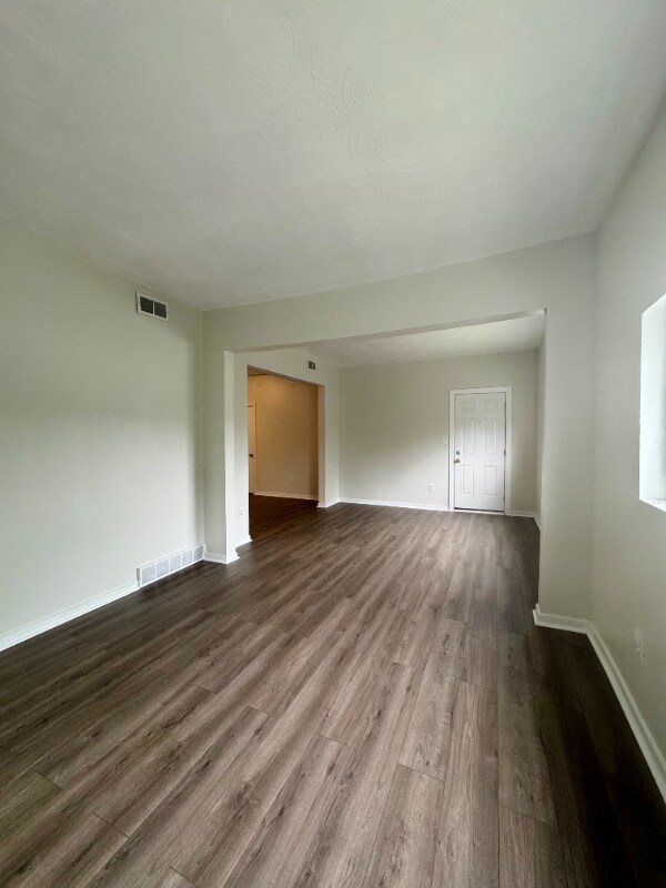 Foto del edificio - 20 River Rd