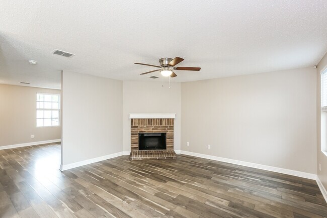 Building Photo - 520 Magdalen Ave