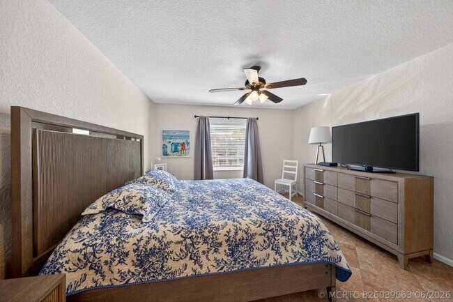 Building Photo - 6457 Bay Club Dr