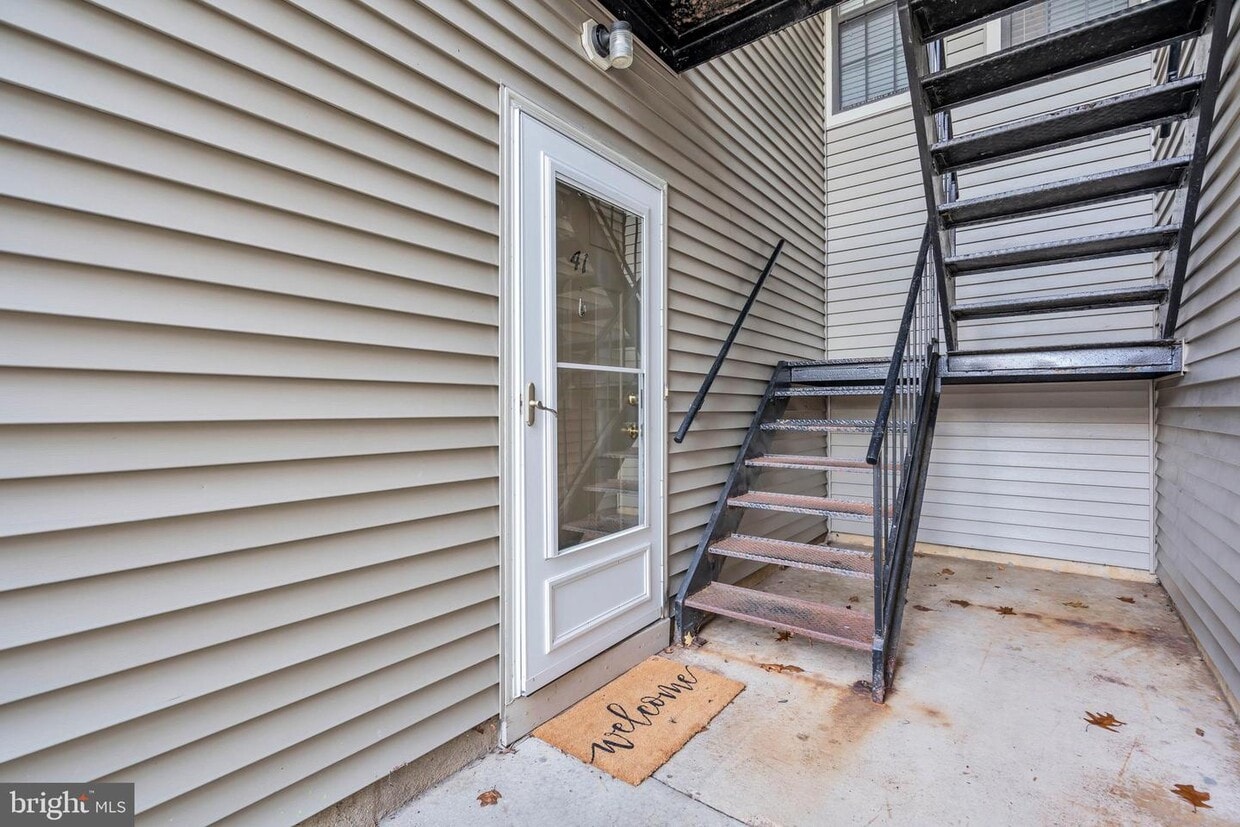 41 Summit Ct, Evesham, NJ 08053 Room for Rent in Evesham, NJ