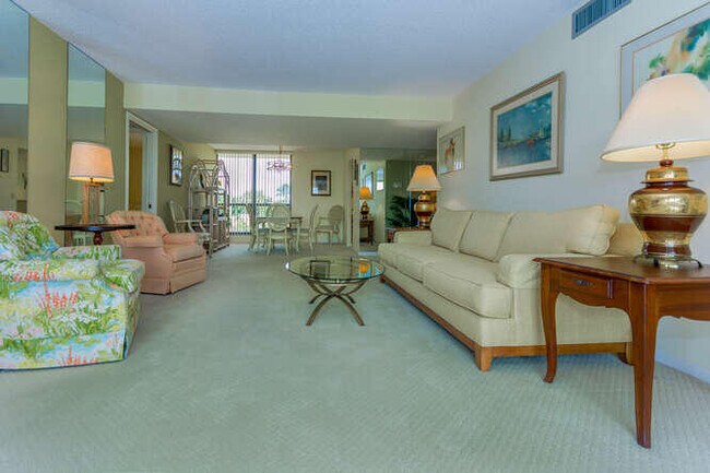 Foto del edificio - 5188 Woodland Lakes Dr