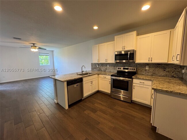 Foto del edificio - 2373 SE 14th St
